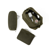 Hunter Toiletry Bag in Dark Moss, Large